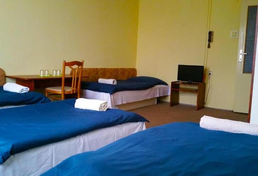 Четырехместный Номер Economy, Puk