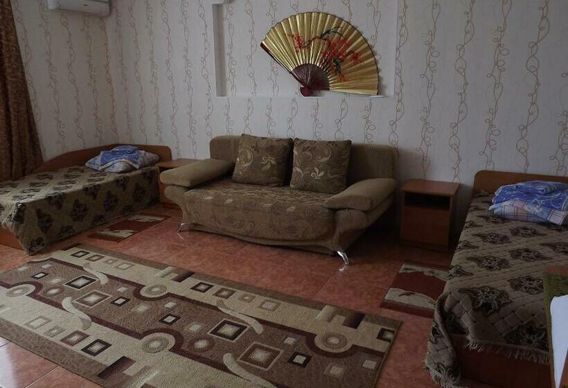 اتاق راحتی سه تخته, Motel Xameleon