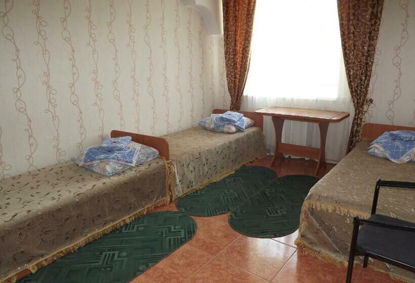 اتاق راحتی سه تخته, Motel Xameleon