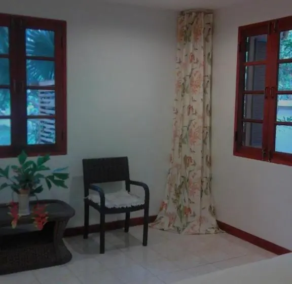 庭の見えるシングルルーム, Bed & Breakfast Chiang Rai