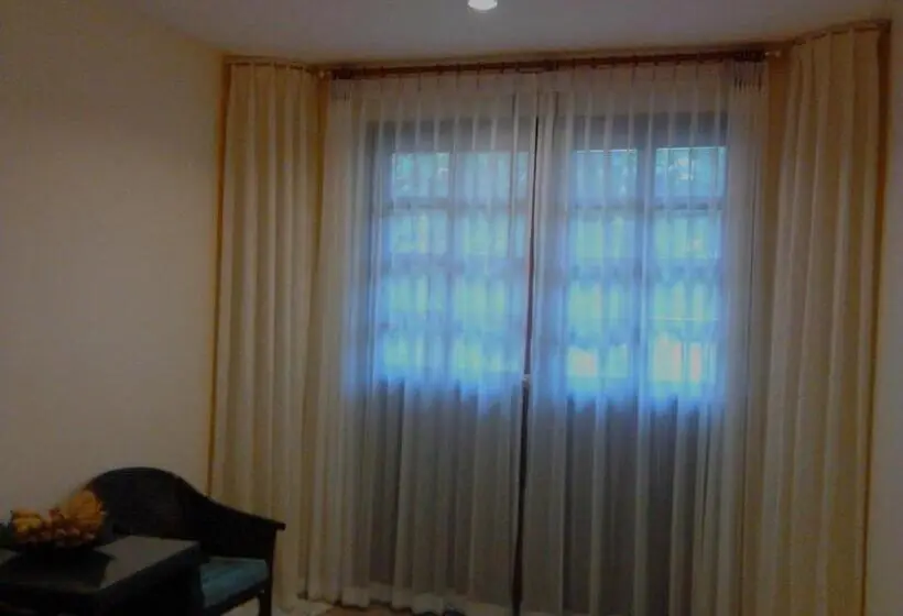 庭の見えるシングルルーム, Bed & Breakfast Chiang Rai