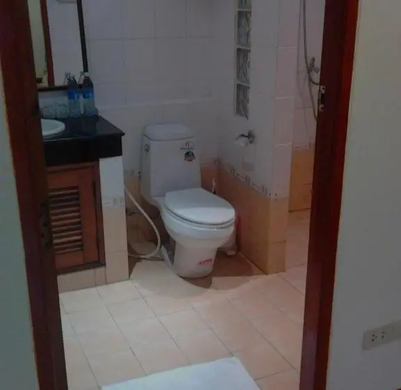 庭の見えるシングルルーム, Bed & Breakfast Chiang Rai
