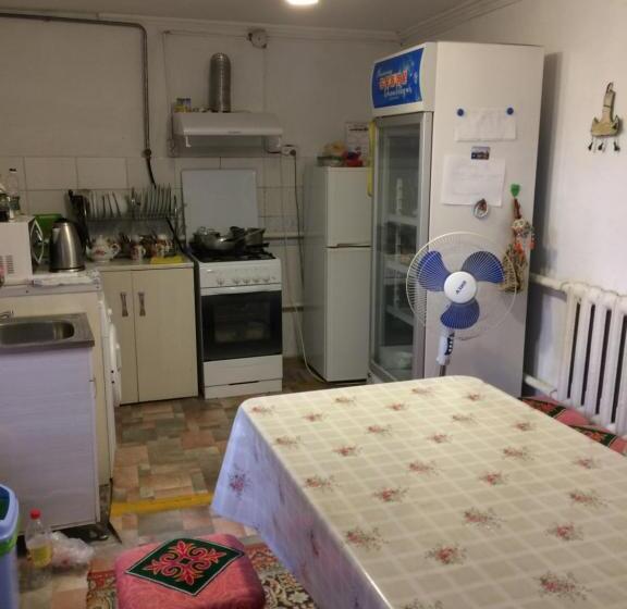 ルームシェアのワンベッド, Dos Guesthouse