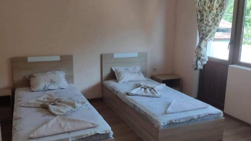 발코니 디럭스 룸, Guest House Proynovi