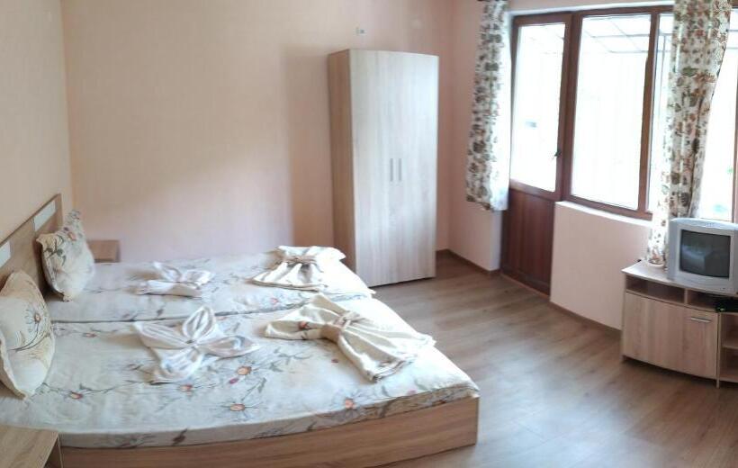 발코니 디럭스 룸, Guest House Proynovi
