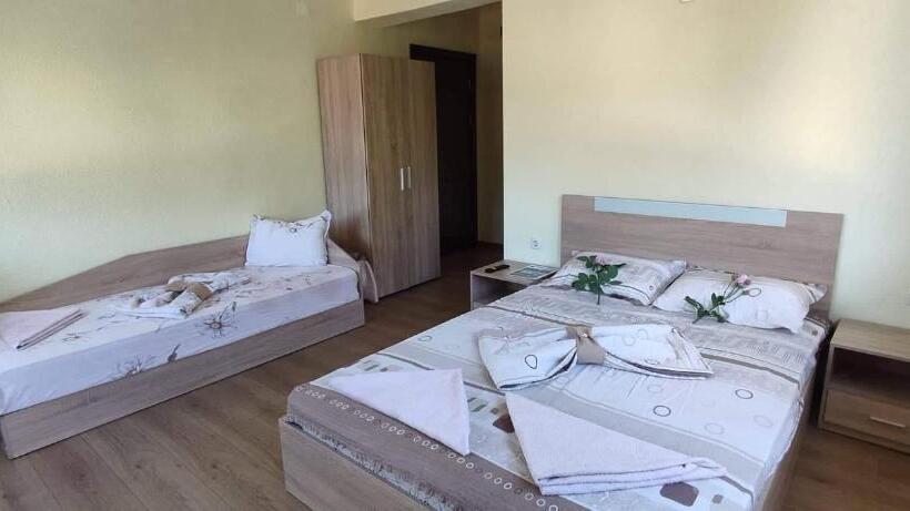 Трехместный Номер Deluxe, Guest House Proynovi