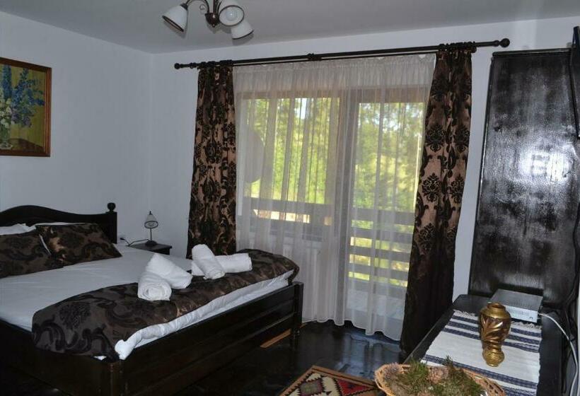 غرفة قياسية مزوَّدة بشُرفة, Pensiunea Vatra Bucovinei