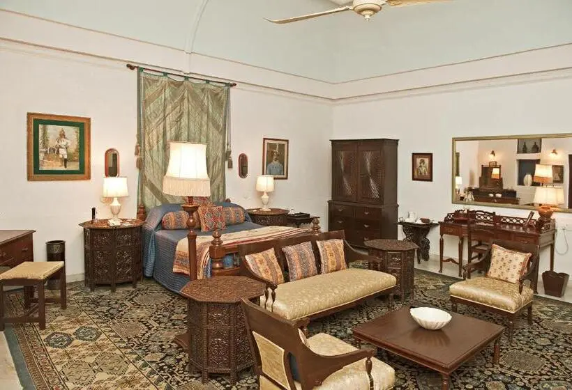 ロイヤルスイート, Welcomheritage Bal Samand Lake Palace