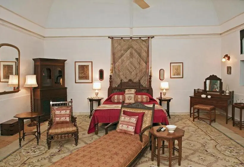 ロイヤルスイート, Welcomheritage Bal Samand Lake Palace