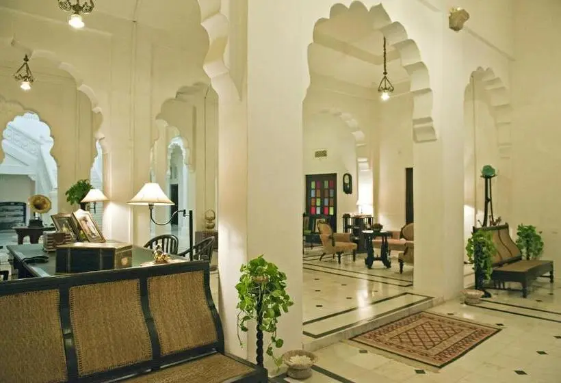 ロイヤルスイート, Welcomheritage Bal Samand Lake Palace