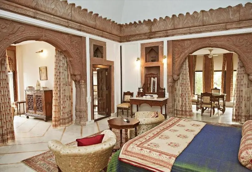 ロイヤルスイート, Welcomheritage Bal Samand Lake Palace