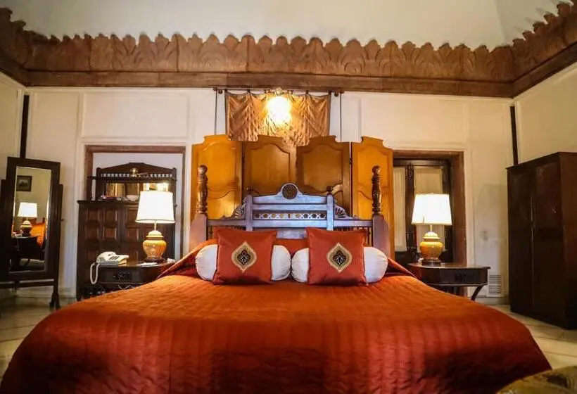 スイート, Welcomheritage Bal Samand Lake Palace
