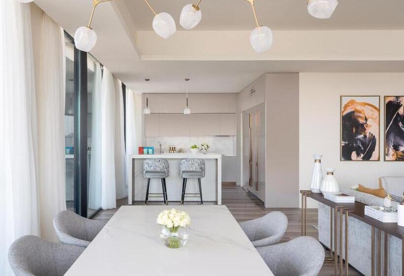 Superior 2-bedroom flat with a view