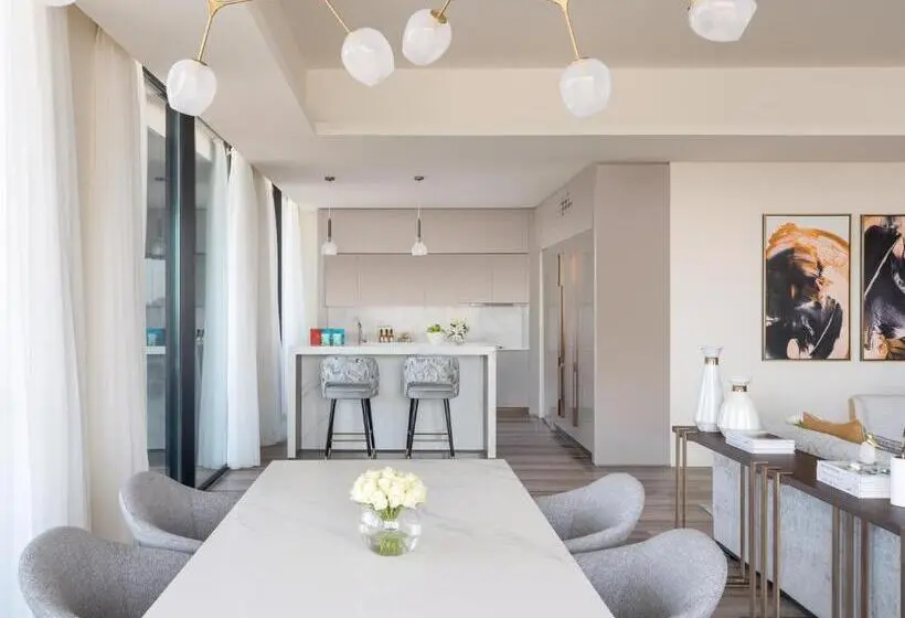 Superior 2-bedroom flat with a view