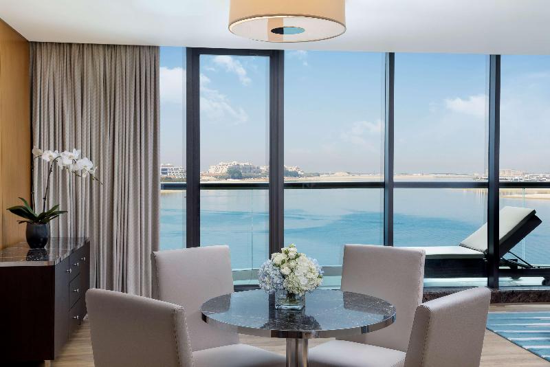 带海景的行政套房, Hilton Dubai Palm Jumeirah