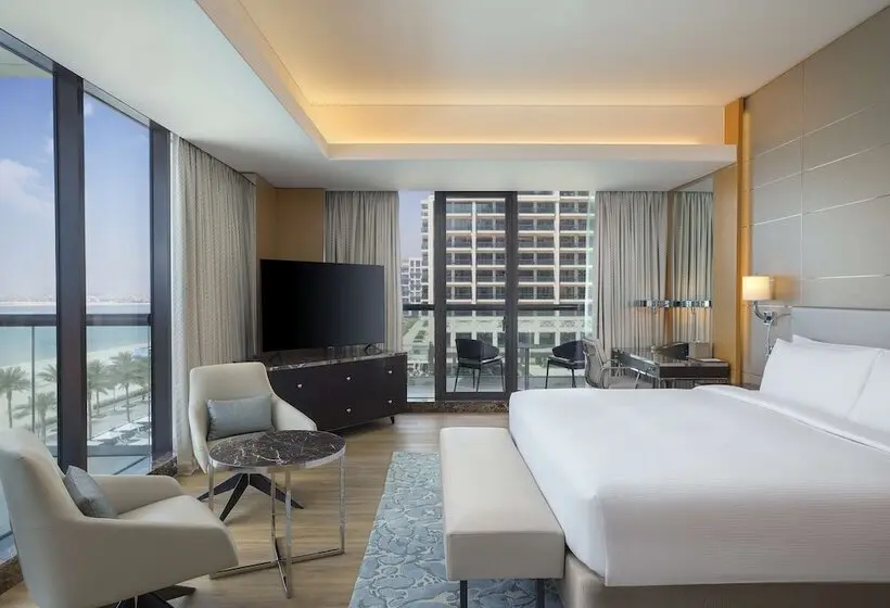 Deluxe Suite Sea View, Hilton Dubai Palm Jumeirah