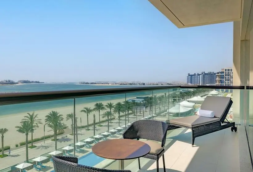 Deluxe Suite Sea View, Hilton Dubai Palm Jumeirah