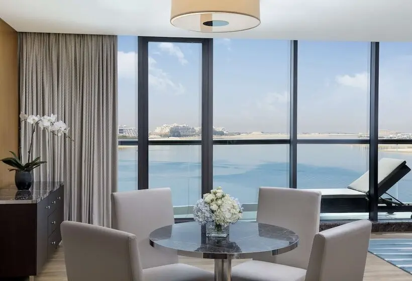 سوئیت اجرایی با چشمانداز دریا, Hilton Dubai Palm Jumeirah