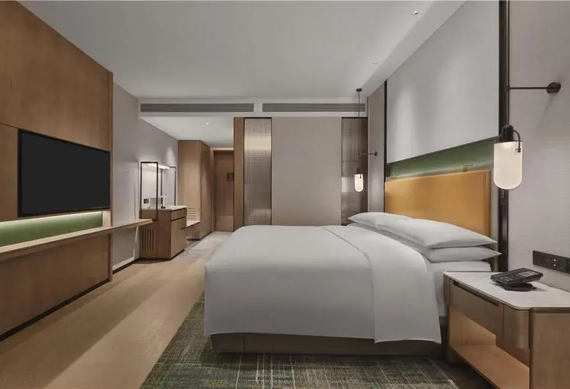 اتاق اجرایی با تخت بزرگ, Hilton Dubai Palm Jumeirah