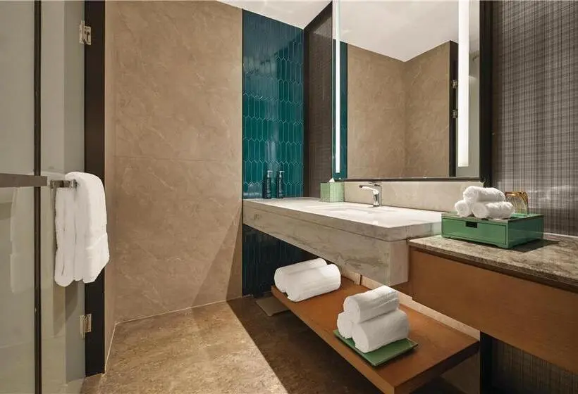 اتاق اجرایی با تخت بزرگ, Hilton Dubai Palm Jumeirah