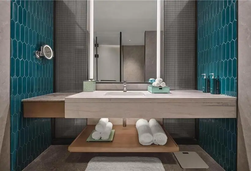اتاق اجرایی با تخت بزرگ, Hilton Dubai Palm Jumeirah