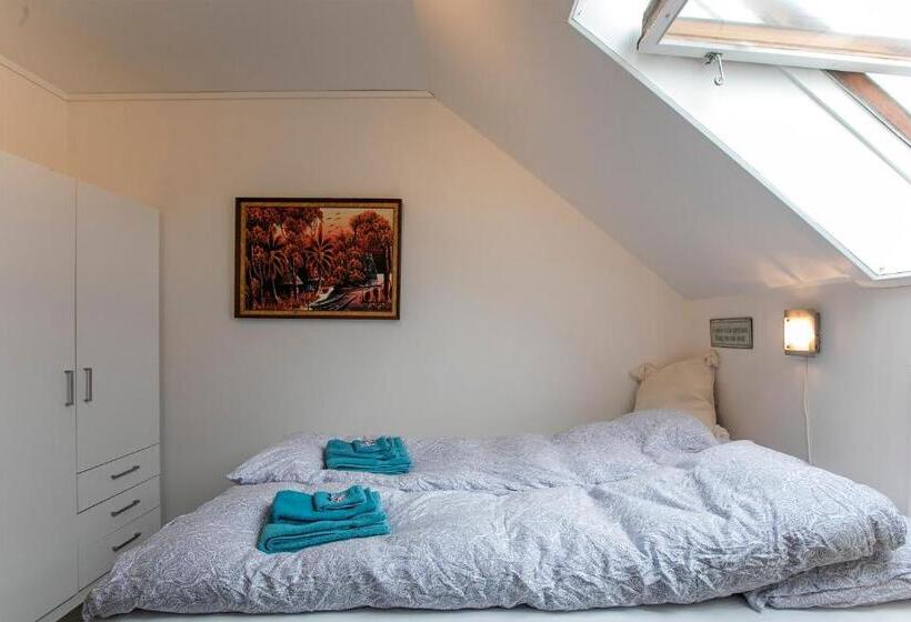 חדר מוזל מקלחת משותפת, Faroeguide