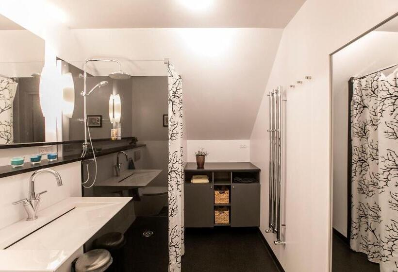 חדר דלוקס, Faroeguide