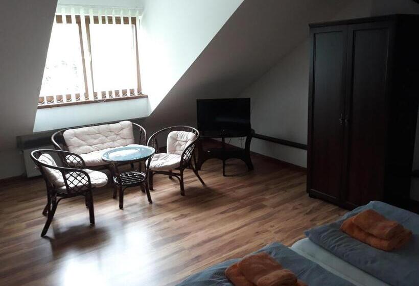 חדר סטנדרט לארבעה, Eden House