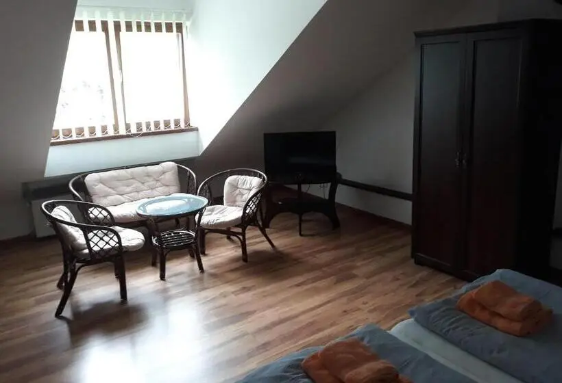 スタンダード４人部屋, Eden House