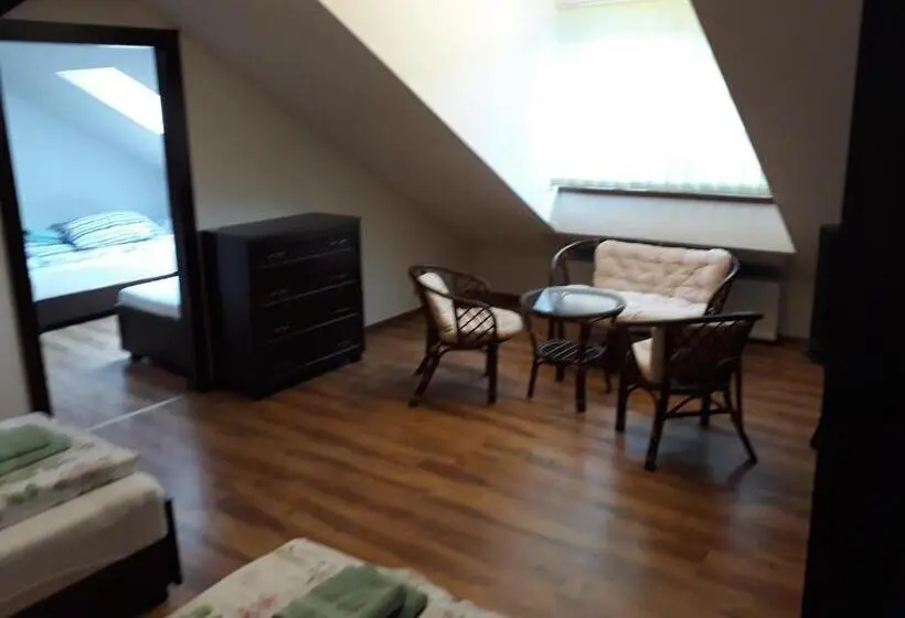 スタンダード４人部屋, Eden House