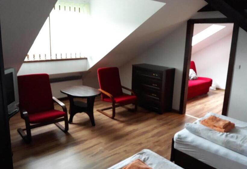 חדר דלוקס, Eden House