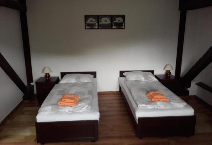 חדר דלוקס, Eden House