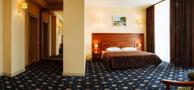 Номер Deluxe, отельно ресторанный комплекс златогор