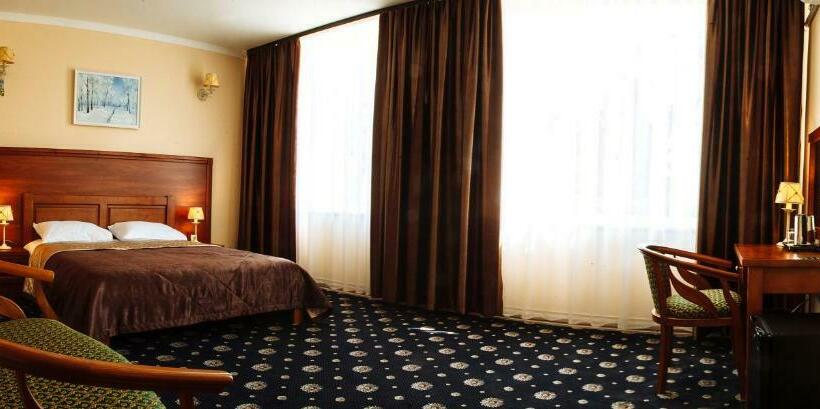 Люкс Вид на Бассейн, отельно ресторанный комплекс златогор