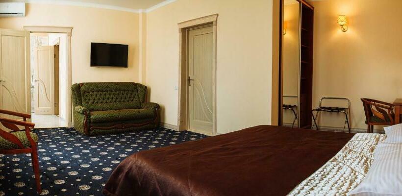 Люкс Вид на Бассейн, отельно ресторанный комплекс златогор