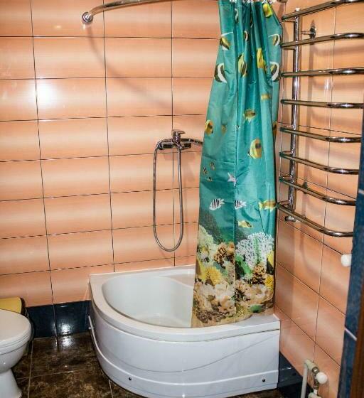 Chambre Triple Basique, імобільяре