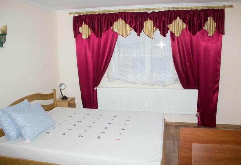 Chambre Triple Basique, імобільяре