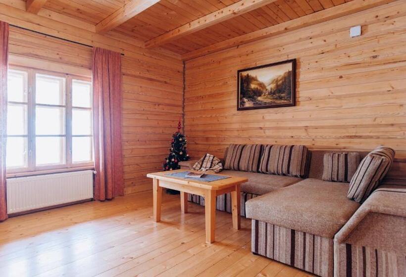 Suite, медовий двір