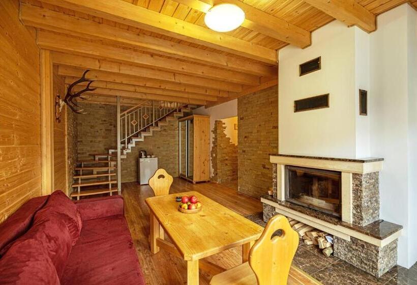 Apartament 3 Dormitoris, медовий двір