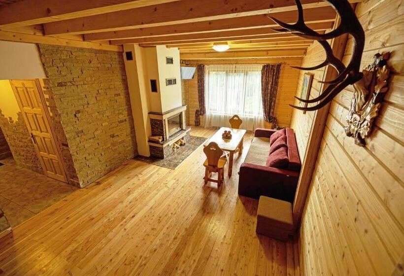 Apartament 3 Dormitoris, медовий двір