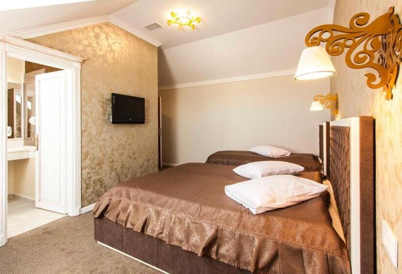 חדר קומפורט לשלושה, Camelot Resort