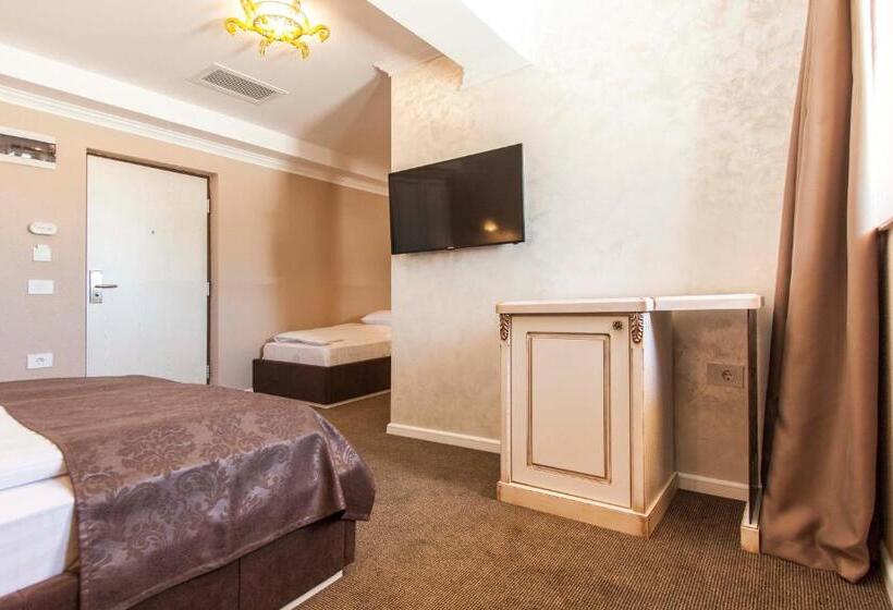 חדר קומפורט לשלושה, Camelot Resort