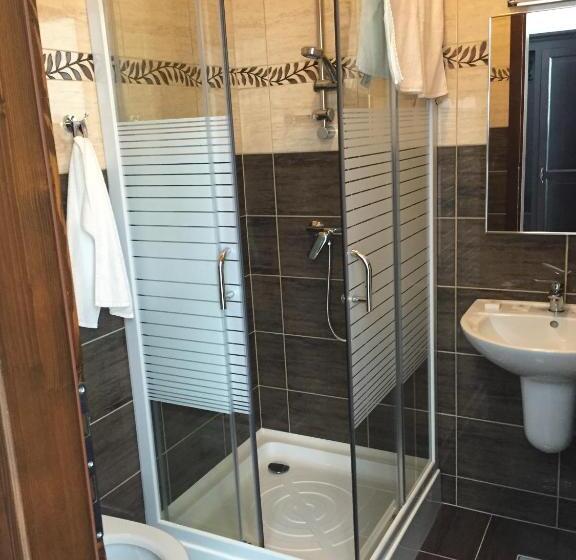 חדר דלוקס, Farkas Panzió