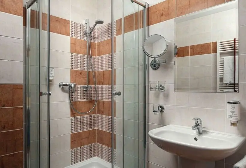Chambre Standard, Golf & Spa Kunětická Hora