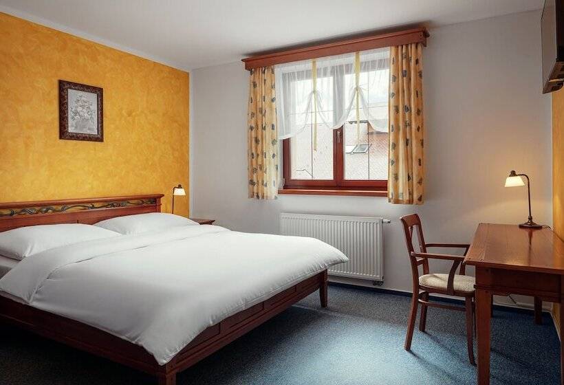 标准三人间, Golf & Spa Kunětická Hora