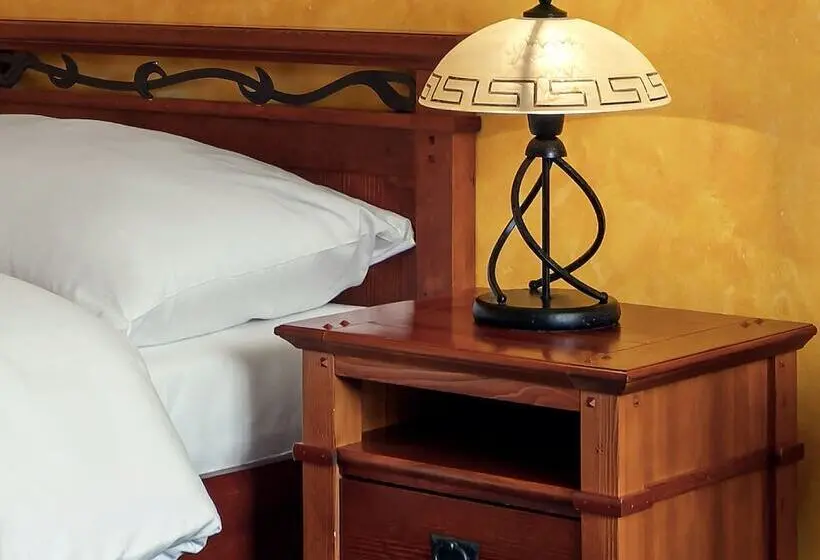 Chambre Quadruple Standard, Golf & Spa Kunětická Hora