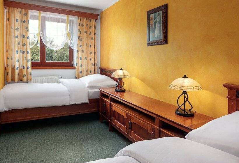 חדר סטנדרט לארבעה, Golf & Spa Kunětická Hora