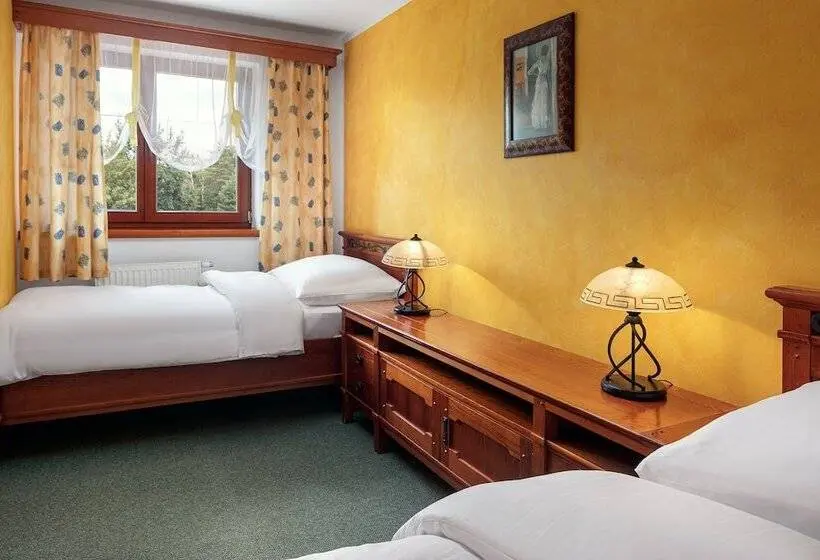Chambre Quadruple Standard, Golf & Spa Kunětická Hora