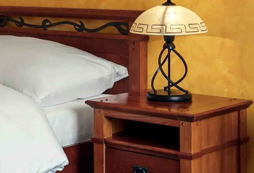 Chambre Triple Standard, Golf & Spa Kunětická Hora