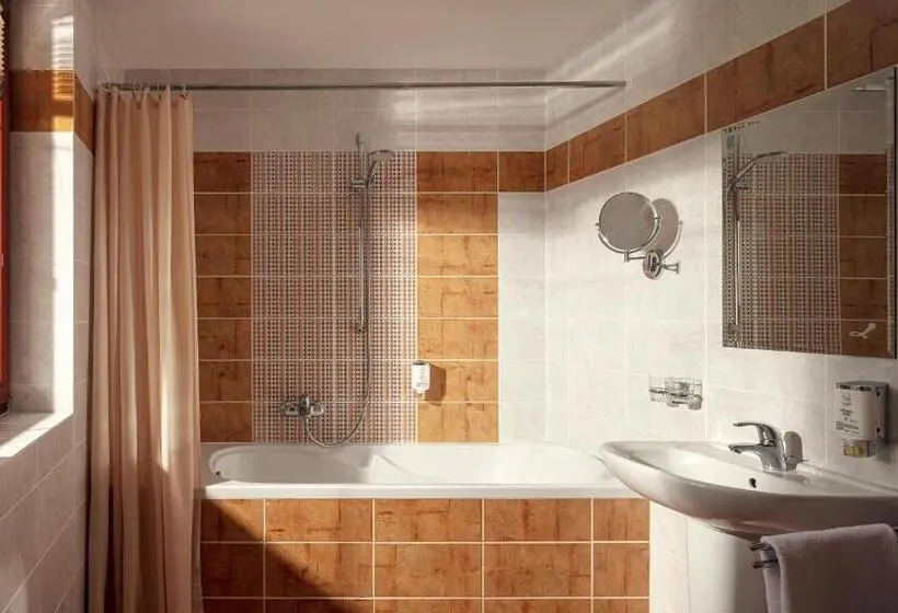 Chambre Standard avec Balcon, Golf & Spa Kunětická Hora